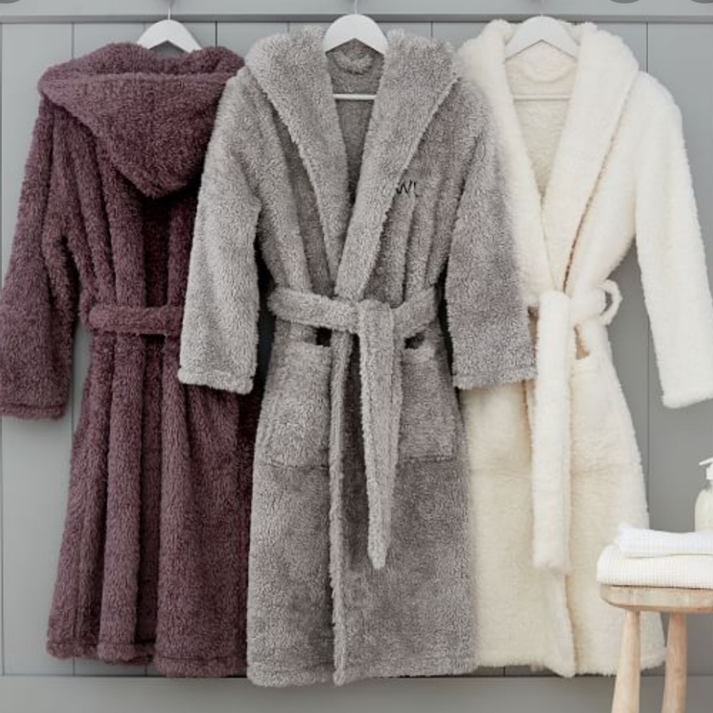 🎅 Pottery Barn Fuzzy Robe
